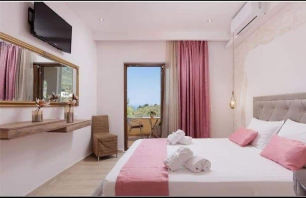 Loukia'S Studios And Apartments Paramonas  Bagian luar foto